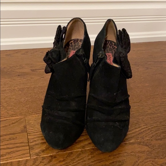 Betsey Johnson Black Booties with Lace Bow - Picture 3 of 9